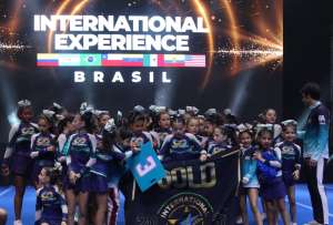 El equipo nacional durante la premiación.