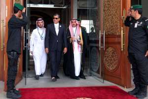 El presidente Rafael Correa luego de reunirse con el rey de Arabia Saudita, Salm&aacute;n Bin Abdulaziz, a quien entreg&oacute; la propuesta de Ecuador sobre el petr&oacute;leo. Foto: Cortes&iacute;a / Presidencia de la Rep&uacute;blica 