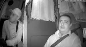 Un violento asalto armado sucedió en una de las vías del Guayas. Una cámara de video registró el hecho.