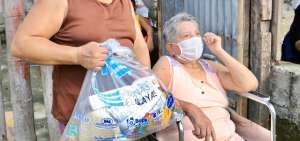 Autoridades entregaron 500 kits alimenticios en Daule