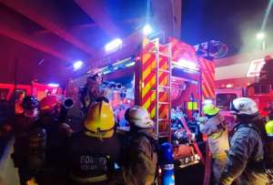 Bomberos e Guayaquil controlaron incendio en la Bahía