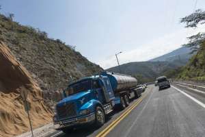 La circulaci&oacute;n en la v&iacute;a Collas-Guayllabamba es regular. Foto: Fernando Sandoval / El Tel&eacute;grafo