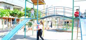 En los pocos parques del cant&oacute;n se observa a ni&ntilde;os jugando, pero escasean los adultos ejercit&aacute;ndose. 