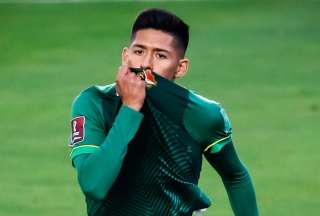Los jugadores Boris Céspedes y Ramiro Vaca (der.) estarían implicados en dopaje en al menos tres encuentros de eliminatorias al Mundial.