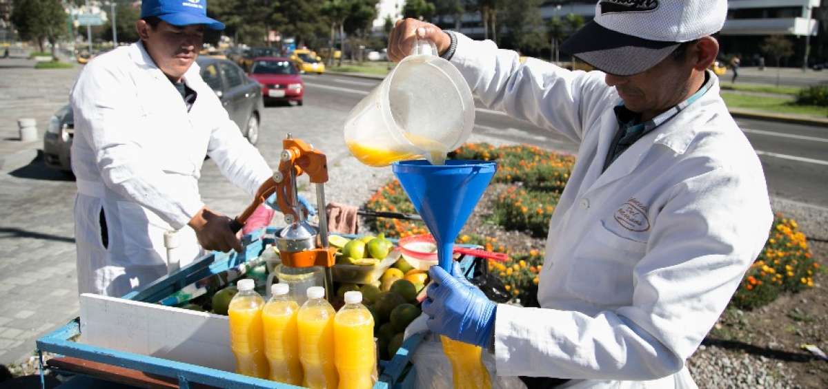 En Quito, durante 2016, fueron m&aacute;s notorias las ventas ambulantes de jugos de naranja.