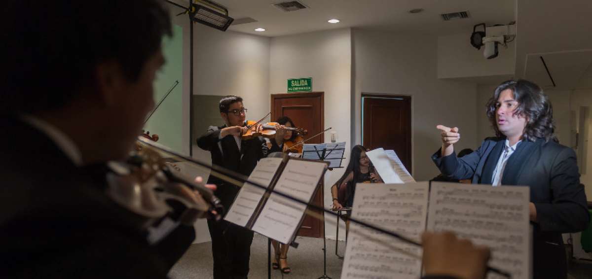 Diego Carneiro, Gustavo Lovato y el alem&aacute;n Stefan R. Kelber (director  invitado) se presentar&aacute;n ma&ntilde;ana en el concierto llamado Entre mundos. 
