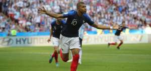 Kylian Mbapp&eacute; brill&oacute;, a sus 19 a&ntilde;os, en el partido de octavos de final ante Argentina. 
