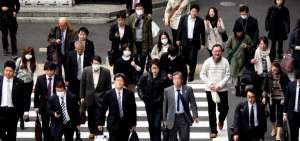 Jap&oacute;n limitar&aacute; las horas extras a 100 por mes para reducir las muertes por exceso de trabajo
