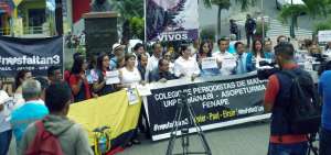 Comunicadores de varios medios manabitas fueron parte del plant&oacute;n.