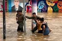 Fuerzas Armadas apoyaron en las inundaciones de Chone (Manabí). 