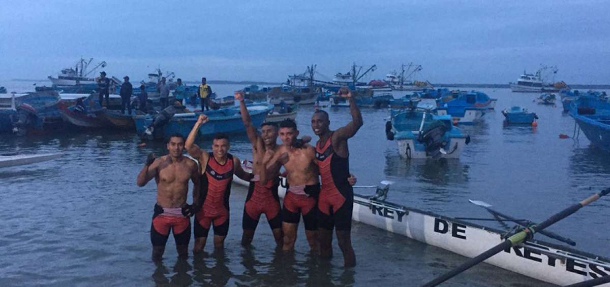 Los remeros de ADN celebran el triunfo en la modalidad 4+, en la edici&oacute;n n&uacute;mero 79 de la tradicional regata Guayaquil-Posorja que culmin&oacute; ayer. 