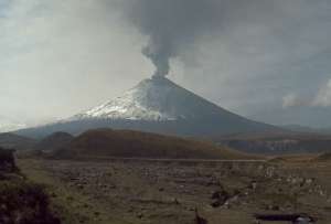 Reportan caída de ceniza del Cotopaxi en Machachi