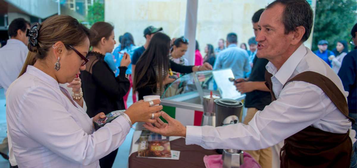 La Superintendencia de Econom&iacute;a Popular y Solidaria (SEPS) tambi&eacute;n organiza ferias en todo el pa&iacute;s para la promoci&oacute;n de los peque&ntilde;os negocios.
