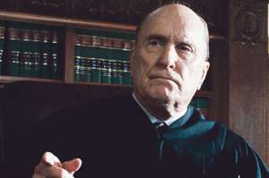Robert Duvall interpret&oacute; al juez Joseph Palmer, quien est&aacute; distanciado con su hijo Hank (Robert Downey Jr.). Foto: Internet