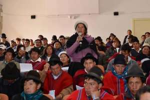 En Tungurahua la participaci&oacute;n de los delegados ind&iacute;genas fue activa en la Prefectura. Foto: Roberto Ch&aacute;vez |  El Tel&eacute;grafo