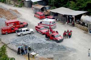 Ambulancias de 9 cantones colaboraron en el rescate de los trabajadores de la compa&ntilde;&iacute;a Elipe S.A. de Portovelo, provincia de El Oro. Foto: Cortes&iacute;a Jimmy Apolo
