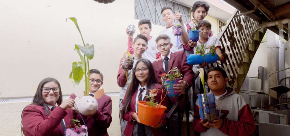 Los estudiantes de noveno curso muestran la importancia del reciclaje en el proyecto &ldquo;Cero basura en mi plantel&rdquo; y el cuidado del medio ambiente.