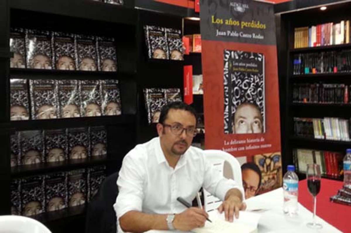 Juan Pablo Castro Rodas present&oacute; al p&uacute;blico su &uacute;ltima novela, en Librimundi de San Marino. Firm&oacute; algunos libros y coment&oacute; al p&uacute;blico los rasgos de su trabajo de ficci&oacute;n. Foto: Jessica Zambrano