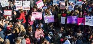 En varias plazas de Argentina se repiti&oacute; la misma escena: ellas amamantaron a sus hijos y su alimento fue una declaraci&oacute;n pol&iacute;tica contundente.