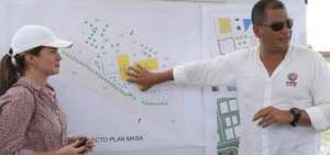 El mandatario durante la explicaci&oacute;n del proyecto. 