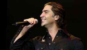 El cantante mexicano Alejandro Fern&aacute;ndez repetir&aacute; su show este s&aacute;bado en Cuenca. Mientras conocer&aacute; algunos sitios tur&iacute;sticos de Quito. 