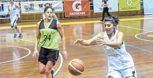 El club de la Universidad Tecnol&oacute;gica Equinoccial (de blanco) aporta con seis jugadoras al combinado nacional para el Sudamericano Senior en Ambato.