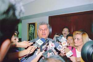 Roberto Isa&iacute;as colabor&oacute; en el gobierno de Abdal&aacute; Bucaram y est&aacute; pr&oacute;fugo en EE.UU. Foto: Archivo / El Tel&eacute;grafo.