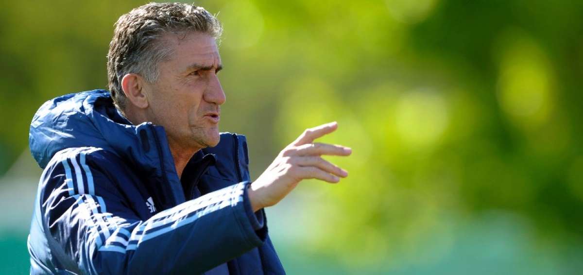 Bauza arma nueva defensa para medir a Paraguay