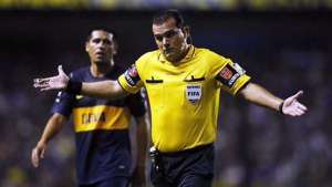 &Aacute;rbitro Carlos Amarilla tambi&eacute;n perjudic&oacute; a Ecuador (Video)