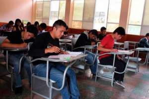 322.599 estudiantes ecuatorianos rindieron examen del ENES