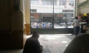 Las puertas de acceso al mercado se cerraron a las 13:30. 