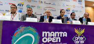 Los organizadores del Manta Open de Tenis en rueda de prensa en el hotel Sail Plaza, sede del evento deportivo internacional de Manab&iacute;.
