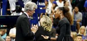 Instantes en los que Serena Williams explicaba el incidente con el juez de silla.