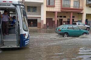Las calles Antepara y Alcedo son anegadas cuando se presenta una precipitaci&oacute;n. Foto: Jos&eacute; Mor&aacute;n | El Tel&eacute;grafo