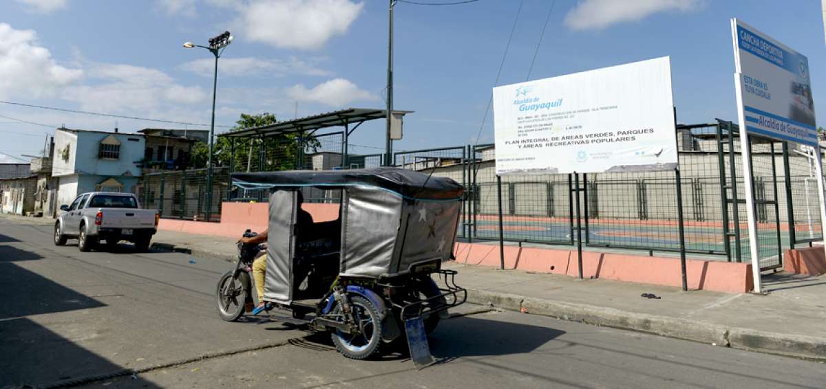 En la cooperativa Fuerza de los Pobres, el letrero que indica detalles de la obra est&aacute; al lado de otro que exhorta al cuidado de la infraestructura.