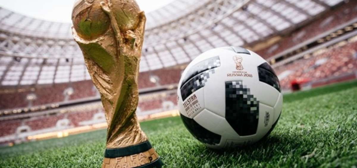 El bal&oacute;n oficial del Mundial viajar&aacute; al espacio