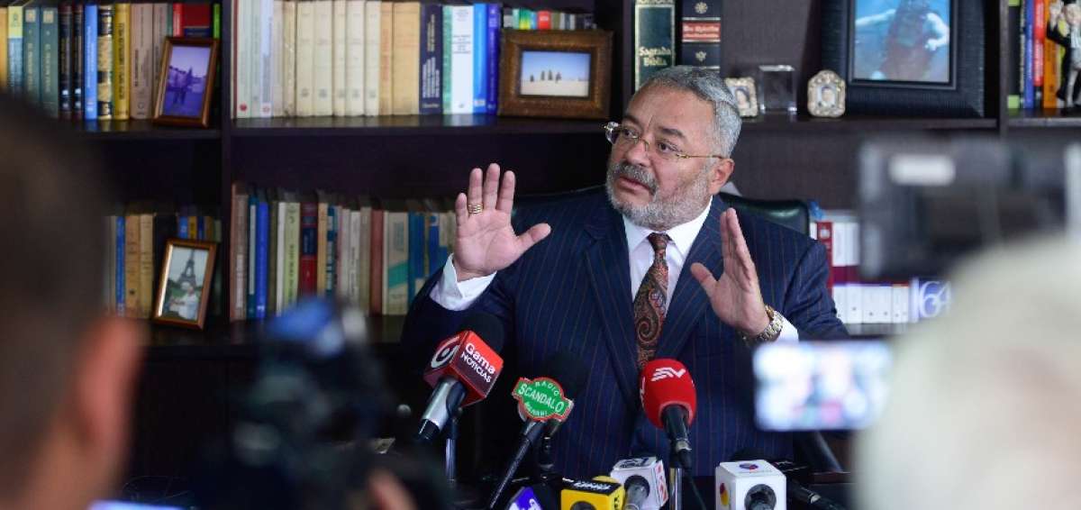El procurador legal Jorge Acosta indic&oacute; que el contralor no prev&eacute; volver al pa&iacute;s por el momento.