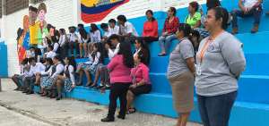 Dos madres de familia que hacen voluntariado, Delia Valle y M&oacute;nica Naranjo, forman parte de la comunidad educativa del colegio de sus hijas.