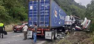 Un fallecido por accidente en v&iacute;a Al&oacute;ag - Santo Domingo