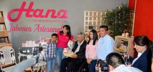 Mandatario visit&oacute; f&aacute;brica de jabones en Riobamba