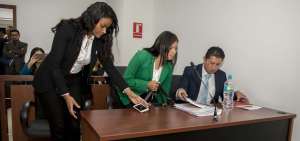 A mediados de 2017 la fiscal Diana Salazar (de negro) inici&oacute; el proceso de investigaci&oacute;n sobre la presunta captaci&oacute;n ilegal de dinero. 