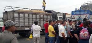Campesinos de los cantones Daule y Babahoyo se manifestaron en los silos de la UNA EP y solicitaron la renuncia de su gerente Paulo Proa&ntilde;o