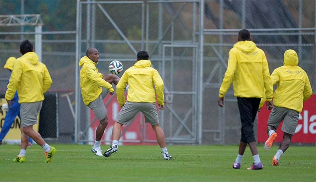 Ecuador ya prueba alineaci&oacute;n para enfrentar a la "Naranja Mec&aacute;nica"