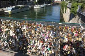 Los candados del amor adornan Venecia (Galer&iacute;a)