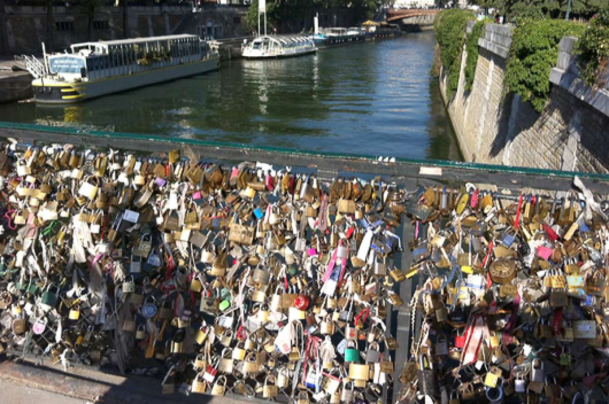 Los candados del amor adornan Venecia (Galer&iacute;a)