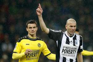 Ronaldo y Zidane lideran la goleada m&aacute;s solidaria