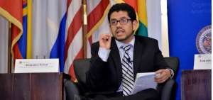 Alejandro Urizar, Consejero Regional de Transparencia Internacional para Am&eacute;rica Latina.