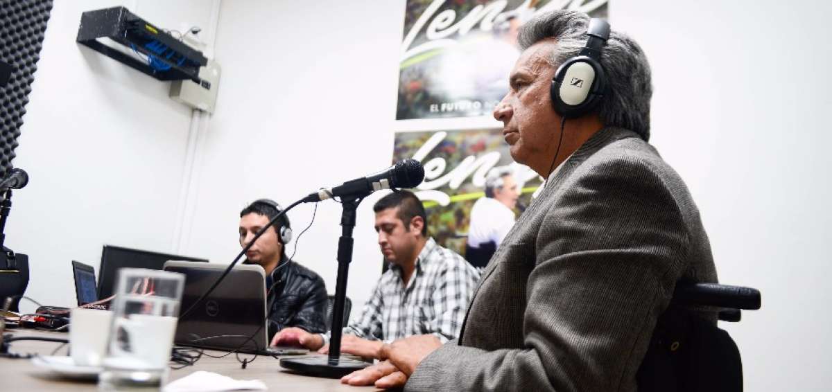 El candidato de PAIS, Len&iacute;n Moreno, mantuvo un di&aacute;logo con representantes de medios radiales ayer en Quito.