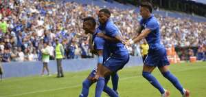 Los jugadores de Emelec celebran uno de los seis tantos que le marcaron a Mushuc Runa en la victoria que les permiti&oacute; avanzar a los playoffs de la Liga Pro.