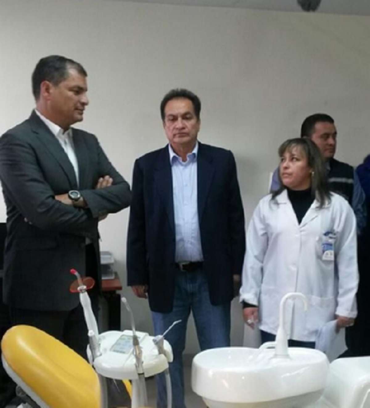 El presidente Rafael Correa inaugur&oacute; el centro de salud en Riobamba. Foto: Tomada del Twitter de la Presidencia. 